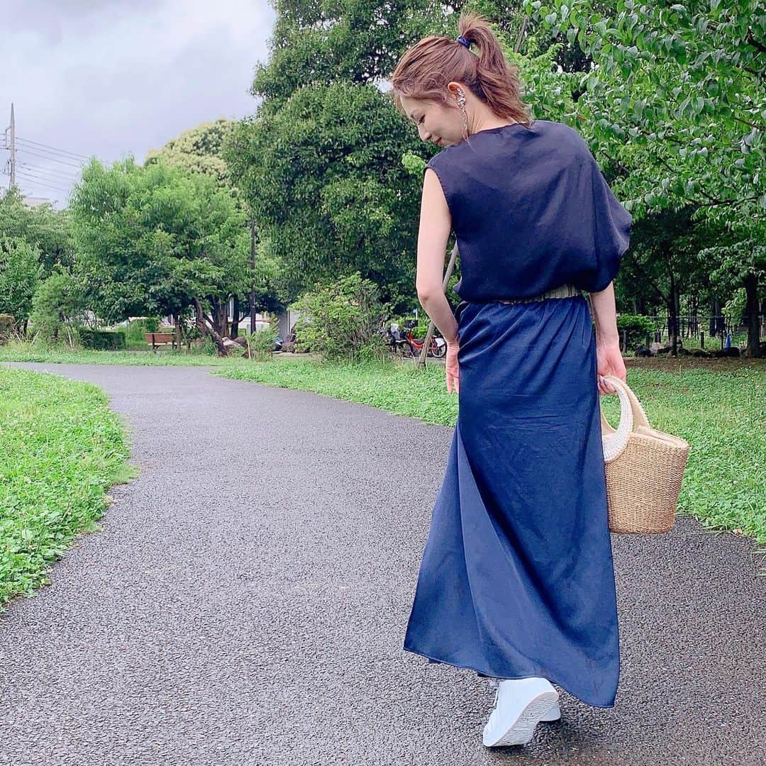 梅野舞さんのインスタグラム写真 - (梅野舞Instagram)「雨が上がったー☂️  今日のcoordinate♥️♥️  オーダーしていた♬  @camper_japan   シルバーのスニーカーにネイビー合わせのコーデ😍  カンペールのシューズはデザイン性豊かで、軽量さがとても魅力的⤴︎  #camperjapan #campershoes #カンペール #カンペール靴 #スニーカー#スニーカーコーデ#シルバースニーカー#coordinate#fashion#code#ootd #instafashion #instagram #instagramjapan #instagood」7月5日 15時14分 - mai.umeno