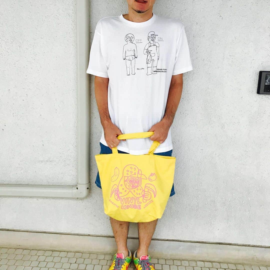 デハラユキノリのインスタグラム：「ワークウェイ決めて日曜市へ。 トメさんトートバッグどっさり入ります。サトシ君オンオフTシャツ共に発売もうすぐ #deharayukinori  #satoshiyamamoto  #デハラユキノリ #ワークウェイ  #サトシヤマモト」