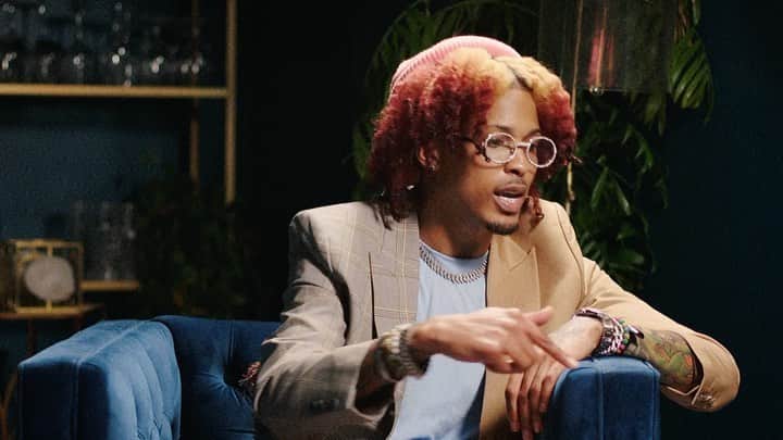 August Alsinaのインスタグラム：「Independent: free from outside control; not depending on another’s authority.  🤔 Today is everything BUT that. The complete antithesis actually! In 2020 black ppl are hanging from trees, blood not only on the leaves but the middle of the streets too. Oppressed and enslaved in that way, not to mention the mental anguish & slavery placed upon us, even from our very own people. This conversation is a never ending one, so I’ll just say.. WE GOTTA MAKE ROOM yal; for not only peoples black lives to live and thrive, but also for the autonomy & freedom of our black people’s souls to evolve & flourish. So here’s to a new beginning hopefully; Happy Make Room Day! ✌🏽&❤️」