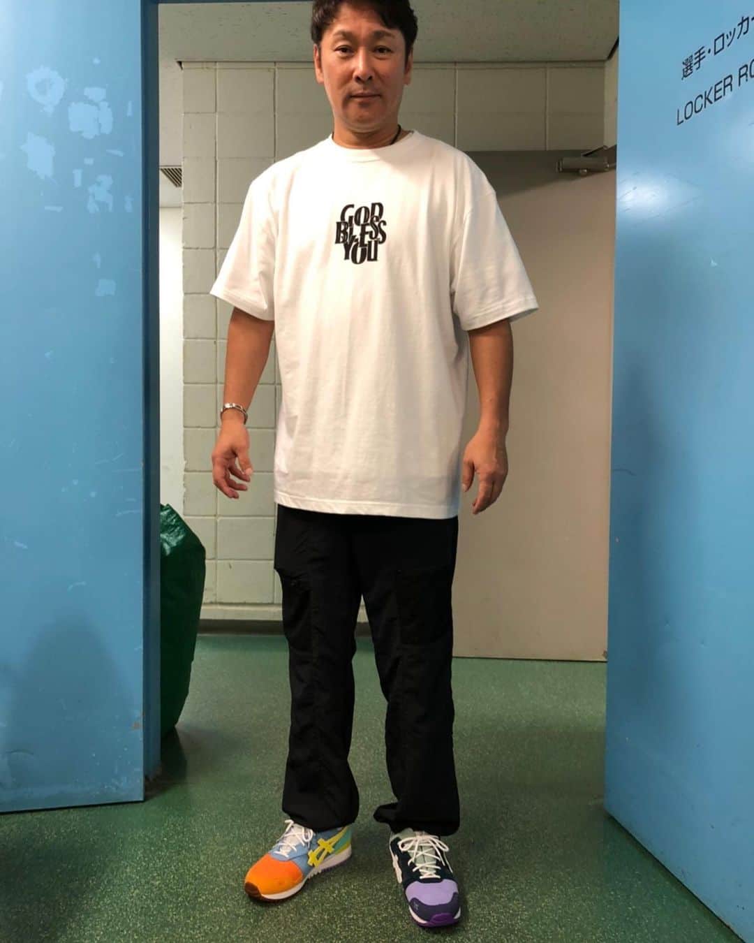 元木大介のインスタグラム：「球場入り〜〜 めっちゃ履きやすい👟✨ #元木の一言  #元木大介 #日本 #japan #プロ野球 #野球 #読売ジャイアンツ #ジャイアンツ #巨人 #giants #baseball #mfcstore」