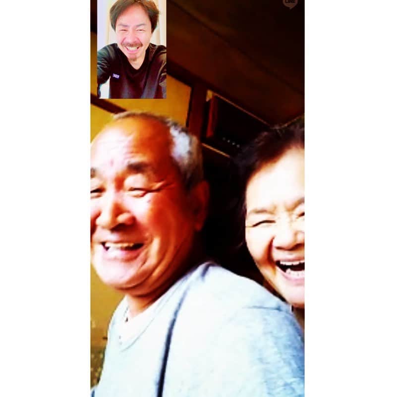 こーいちのインスタグラム：「おとん(大作戦で酒飲み過ぎて見事に酔っ払った結果、側溝に足がハマり自力で抜け出せ無くなったところを10-FEETのTシャツ着たお客さんに助けられた経験あり)とおかん(俺が中学生の時、家庭教師の先生と部屋で勉強せずにプロレスしまくってた事に対してガンギレの経験あり)が来年の開催祈願しとくわと早朝から電話くれた。 おとんおかんサンキューな！  #ほなみんなもそれぞれの京都大作戦2日目 #しっかり楽しんでちょーだい」