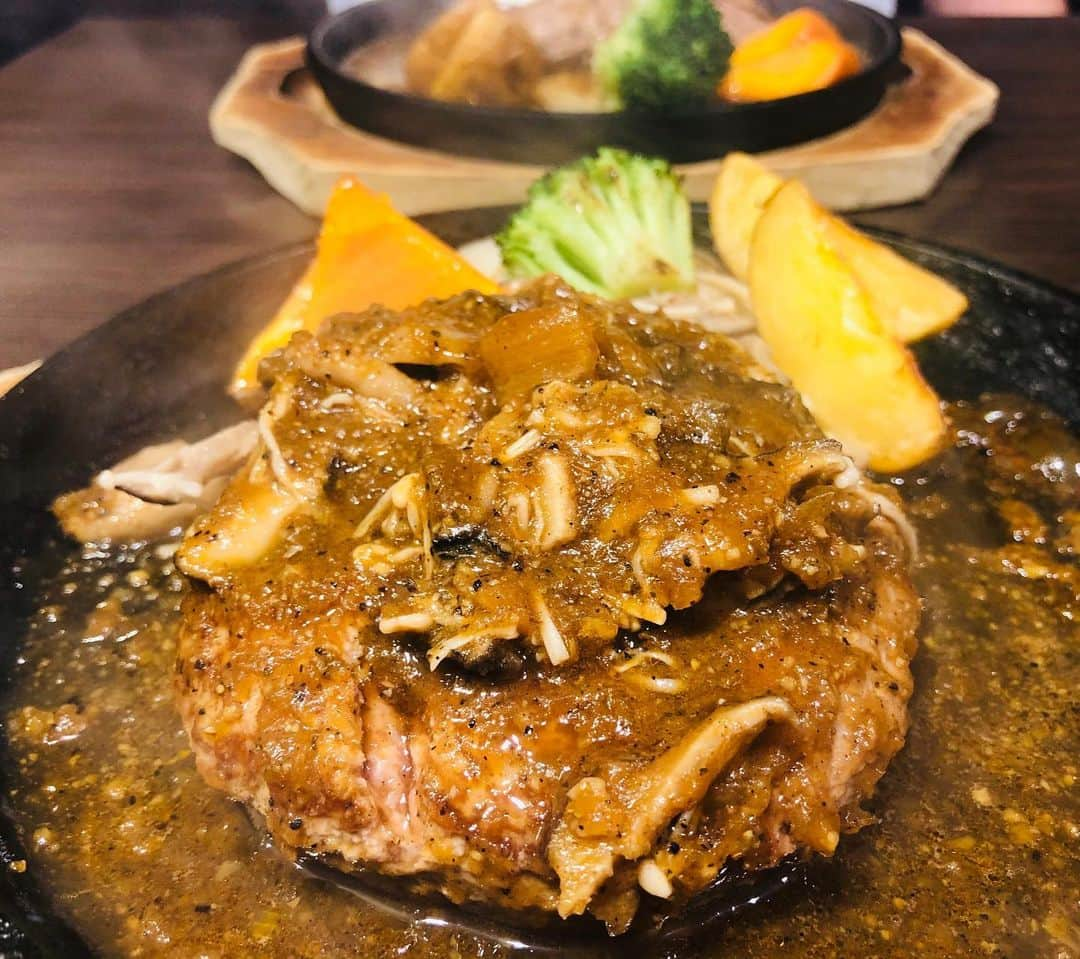 佐久間あすかさんのインスタグラム写真 - (佐久間あすかInstagram)「ハンバーグは飲み物や🤤的な レアでとろける美味しさでした💕 お肉の断面を撮り忘れた粗相😵 大満足のランチ🤤 #池袋グルメ #札幌牛亭 #ハンバーグ#ダイエットは明日から #タンパク質は大切 ？」7月5日 10時15分 - sakumaasuka