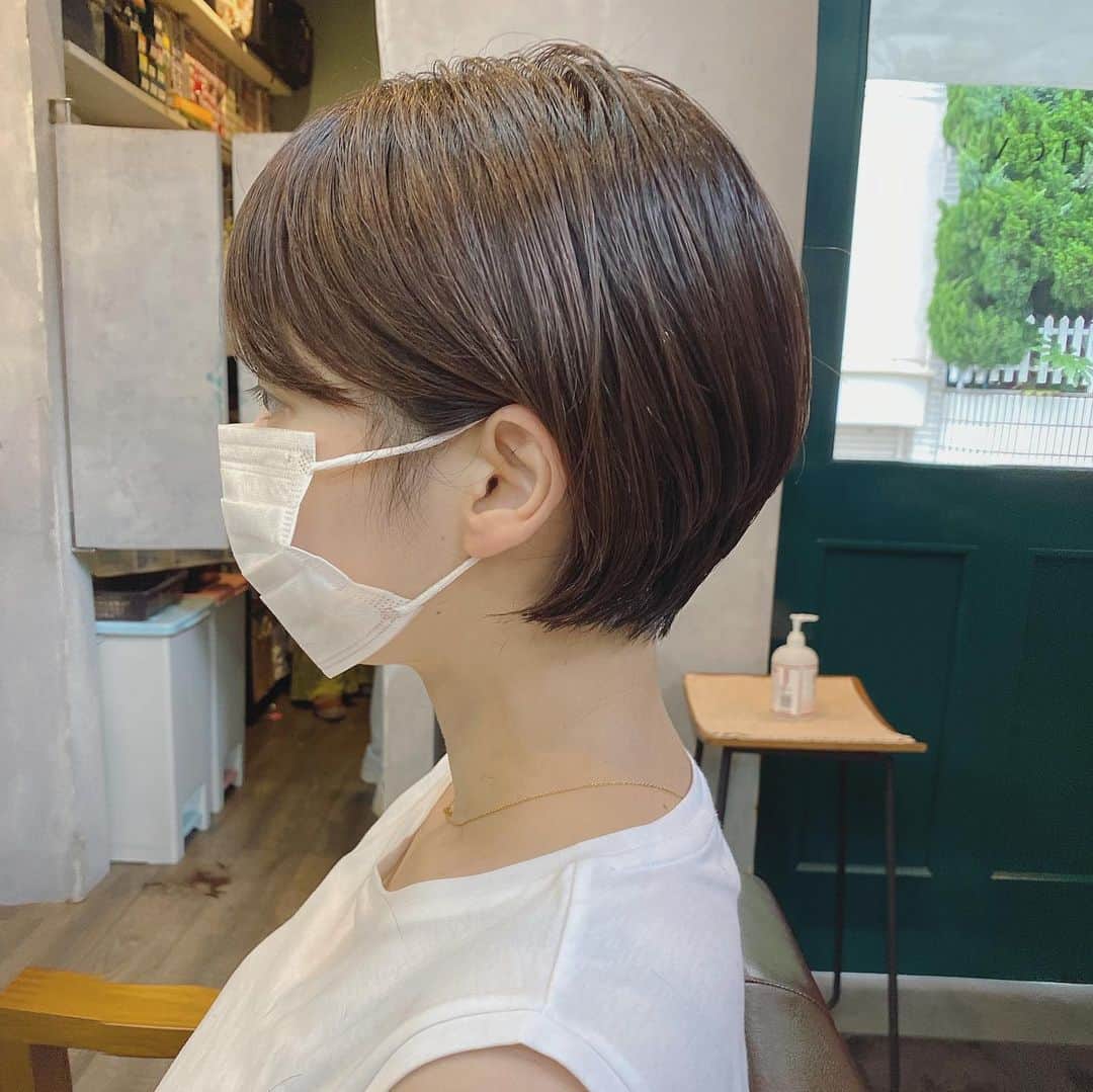 野口和弘のインスタグラム：「フォルムとバランスを意識してカットする。 . #cieca. #お客様ヘア」