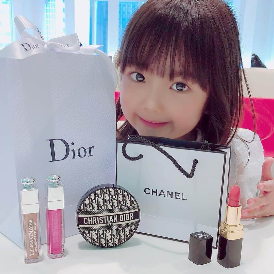 YUAさんのインスタグラム写真 - (YUAInstagram)「💄💕 ママとお姉ちゃまとお買い物 欲しかったグロス✨最高に可愛い💖 … … #diormakeup #アディクトリップマキシマイザー #ディオールスキンフォーエヴァークッション  #yua #kidsmodel #urbancherry #japan #데일리그램 #일상 #패션스타그램 #얼스타그램 #육아스타그램 #오오티디 #뷰티스타그램」7月5日 10時51分 - yuagram89