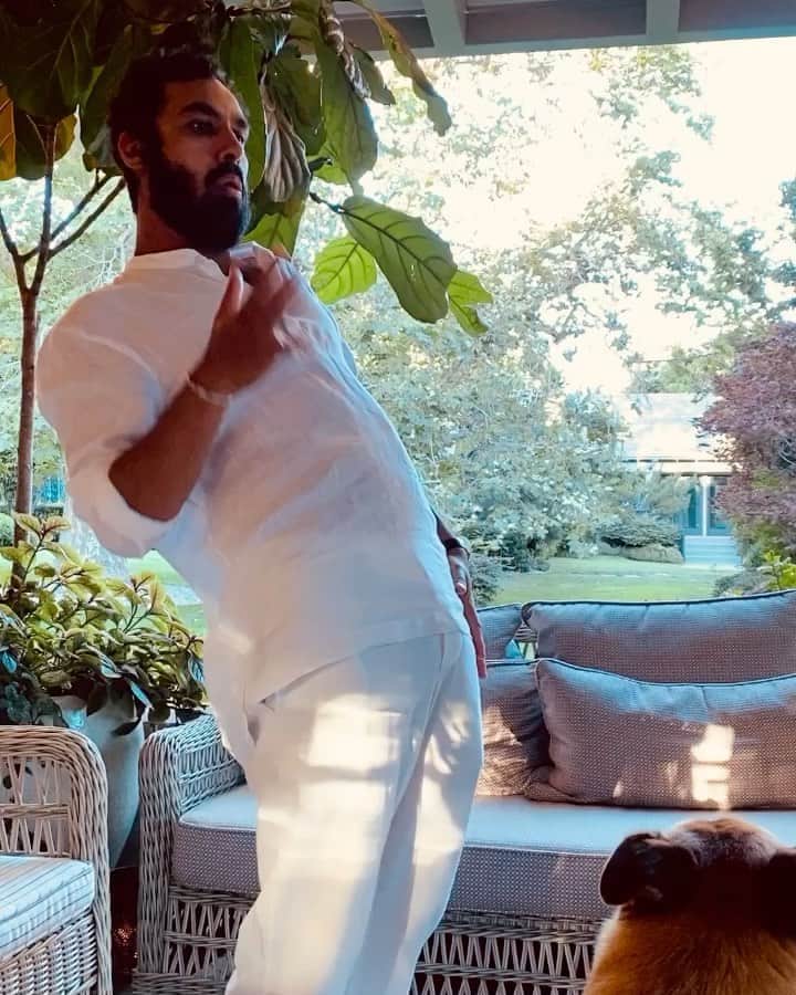 クナル・ネイヤーのインスタグラム：「This is my gift to America. Happy 4th! Do. You.」