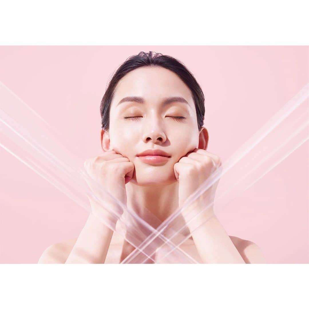 耕万理子のインスタグラム：「SUQQU 「DESIGNING MASSAGE CREAM」がリニューアル💫ビジュアル撮影に入らせていただきました💄 デザイニングマッサージクリーム、ぜひSUQQUオフィシャルサイトでチェックしてくださいね✨ https://www.suqqu.com/gankin-massage/  #suqqu #gankinmassage #visual #cosmetics #makeup #make #makeupartist #mua #signo_inc  #photo #niheimotoki #model #zheqianjiang #蒋哲茜 #hair&makeup #marikotagayashi #hair&makeup assistant #asamiooshima」