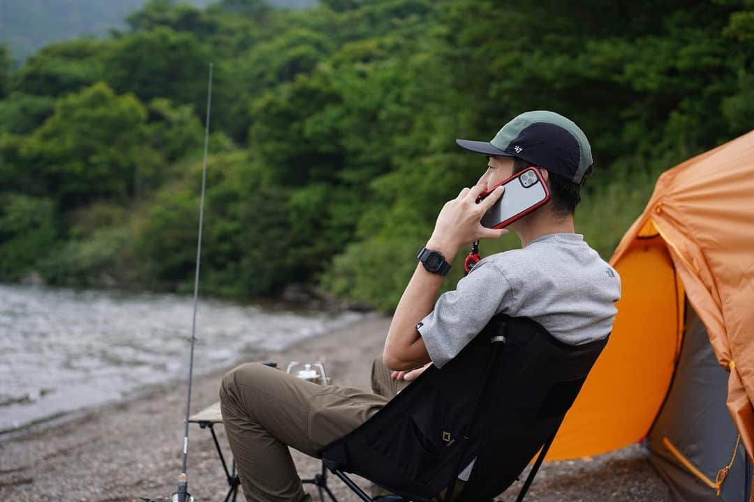 ROOT CO. Designed in HAKONE.さんのインスタグラム写真 - (ROOT CO. Designed in HAKONE.Instagram)「. Day camping on the lakeside.  #root_co #rootco #shockresistcaseplushold #magreel360 #gripswany #gearpants」7月5日 11時46分 - root_co_official