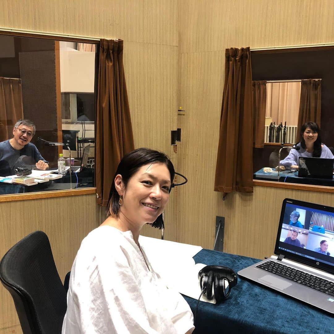 加藤紀子のインスタグラム：「日曜お昼0時20分からは NHK-FM「トーキングウィズ松尾堂」  『還暦・60歳からの生き方を考える』をテーマに 漫画家…弘兼憲史さん、精神科医・クリニック院長…保坂隆さんにお話を伺います。 そして今回は店主、松尾貴史さんの還暦も祝して！と言う事で、番組初代アシスタントの俳優…佐藤寛子さんからのメッセージや、 “通りすがりのアナウンサー”藤井彩子さんにもご登場頂きます！ 藤井さんとは『すっぴん！』ぶりのご一緒スタジオというのも、嬉しかったです。 ぜひお付き合いくださいませ！  #トーキングウィズ松尾堂  #すっぴんファンの皆様もぜひ！」