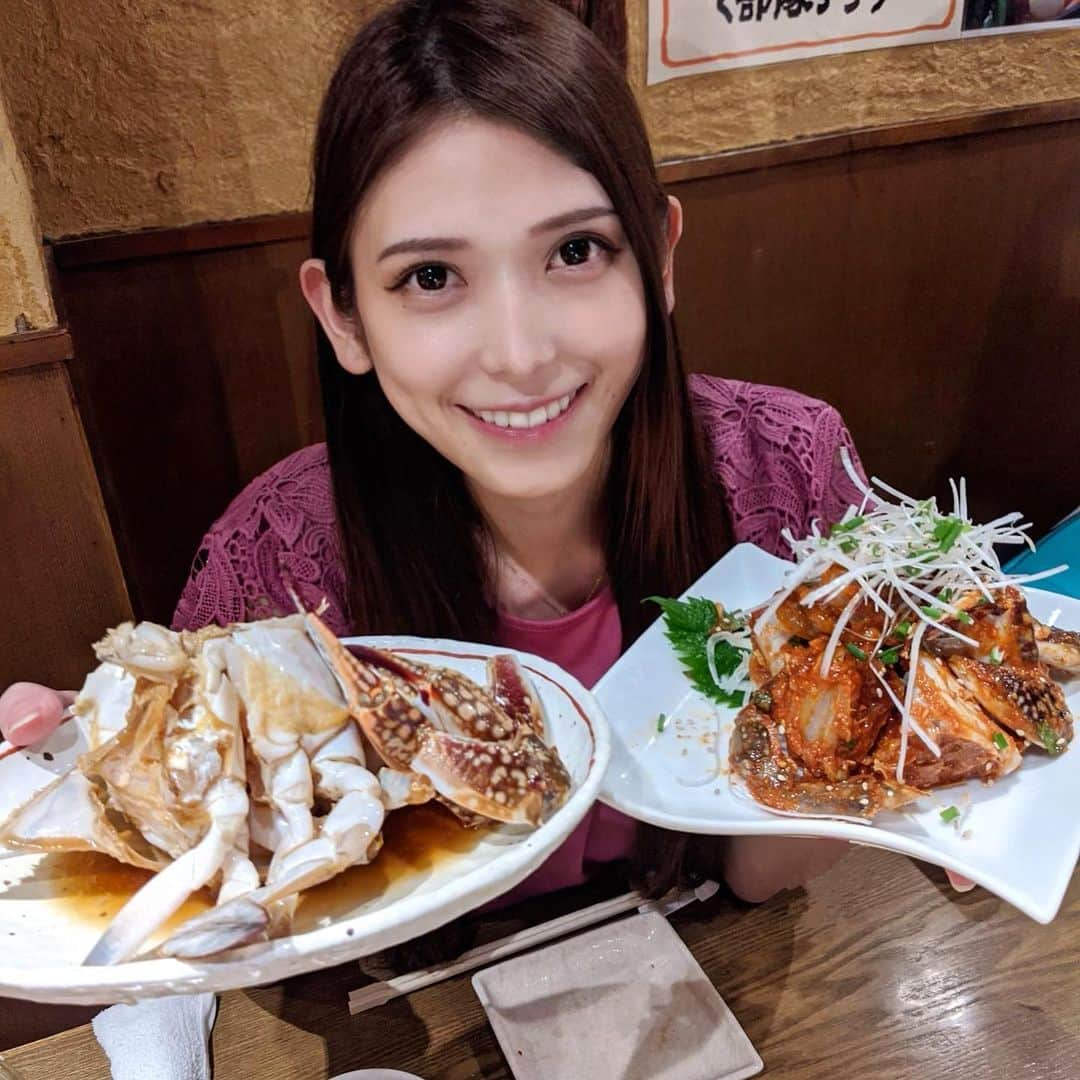 大見さなえさんのインスタグラム写真 - (大見さなえInstagram)「ケジャン😍🦀🦀﻿ 恵比寿『#タル家 』﻿ コロナで臨時休業してたけど再開してた🥺💓﻿ ﻿ 渡り蟹を特製醤油タレに漬けたカンジャンケジャンと﻿ 特製の辛味噌に漬け込んだケジャン🔥1590円✨﻿ この値段で身がたっぷり入っとる🥺💓﻿ ﻿ 4杯食べたけど、他のところだと5000円とかするから﻿ お得感でしかない！！←これ食べるために通ってる🦀﻿ ﻿ サーモンとアボカドのカンジャン和えは﻿ ねっとり食感のたまらん😍﻿ ﻿ 賑やかな雰囲気で女子会や友達と行きたいお店！﻿ 恵比寿駅より徒歩2分🚶‍♀️﻿ ﻿ 営業時間(臨時休業中)﻿ [月～木・土] ﻿ 17:00～翌1:00(L.O.翌24:20)﻿ [金・平日の祝前日]　﻿ 17:00～翌4:00(L.O.翌3:20)﻿ [日・祝]﻿ 16:00～24:00(L.O.23:00)﻿ 定休日﻿ 年末年始﻿ ﻿ #韓国グルメ #韓国料理 #カンジャンケジャン﻿ #ヤンニョムケジャン #渡り蟹 #ケジャン﻿ #恵比寿グルメ #恵比寿 #めぐログ_恵比寿﻿ #フードアナリスト #pixelで撮影 #コスパ高い﻿ #渡り蟹 #蟹 #いいね #ケジャン #게장」7月5日 12時01分 - tabe_megumi