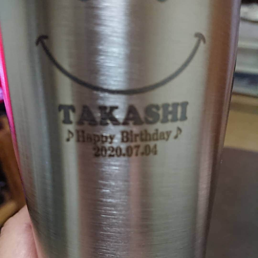 中川貴志さんのインスタグラム写真 - (中川貴志Instagram)「スタッフからの誕生日プレゼント。毎年ありがとうございます🙇😁  お祝いしていただいた方々本当にありがとうございました🙇  誕生日明けの今日は二日酔いで倒れてるんではなく、痛風の痛さで倒れています‼️😭  #痛風 #誕生日」7月5日 12時07分 - takashi__nakagawa