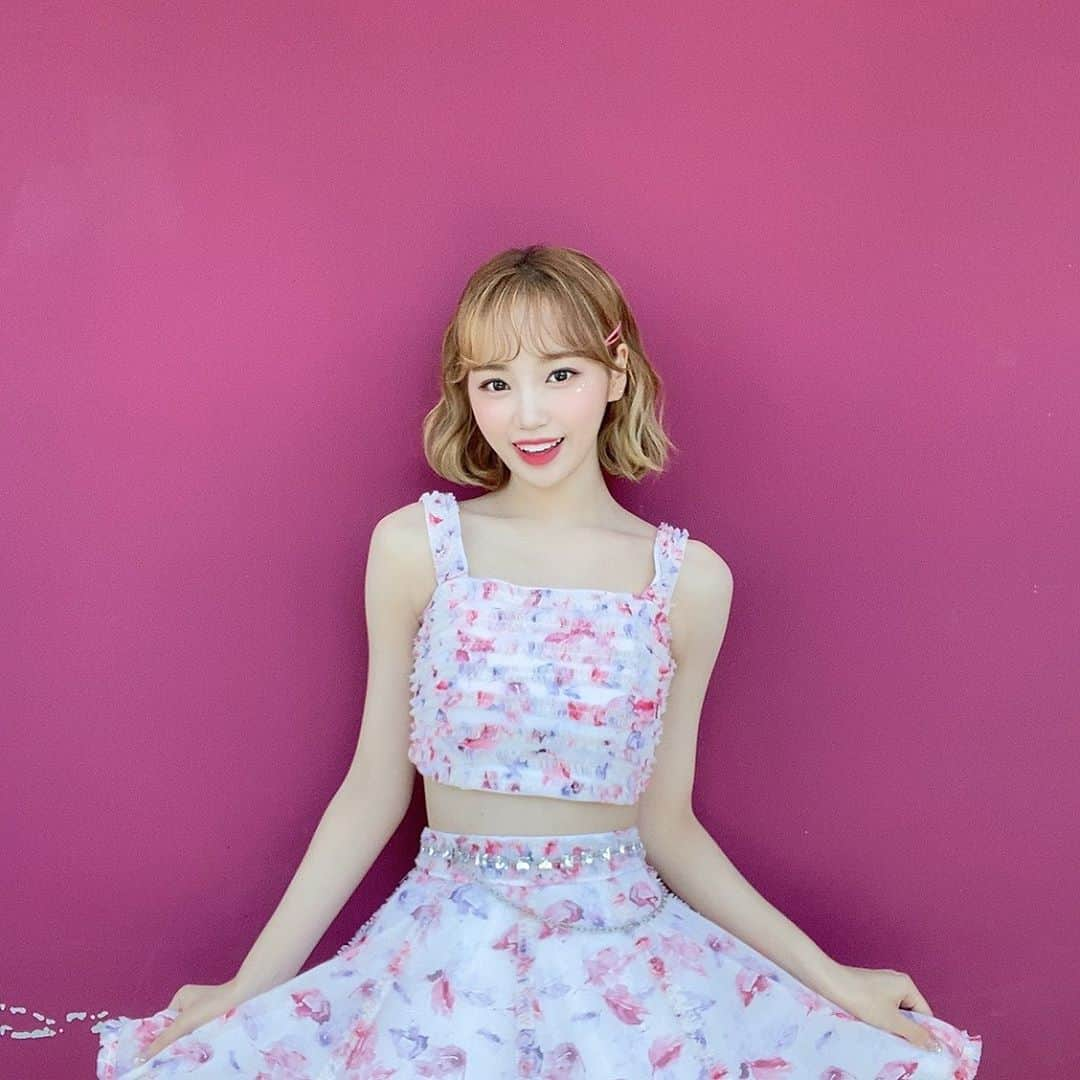 IZ*ONEさんのインスタグラム写真 - (IZ*ONEInstagram)「🌸오늘도 본방사수🌸 ⠀ 🌸今日も本番必見だよ🌸 ⠀ #채원 #チェウォン #IZONE #아이즈원 #アイズワン」7月5日 12時20分 - official_izone