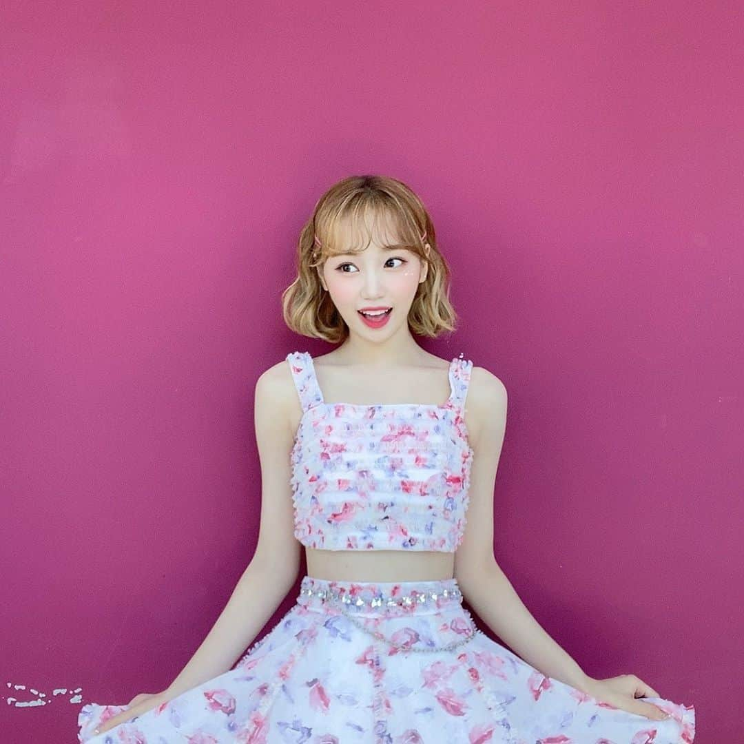 IZ*ONEさんのインスタグラム写真 - (IZ*ONEInstagram)「🌸오늘도 본방사수🌸 ⠀ 🌸今日も本番必見だよ🌸 ⠀ #채원 #チェウォン #IZONE #아이즈원 #アイズワン」7月5日 12時20分 - official_izone