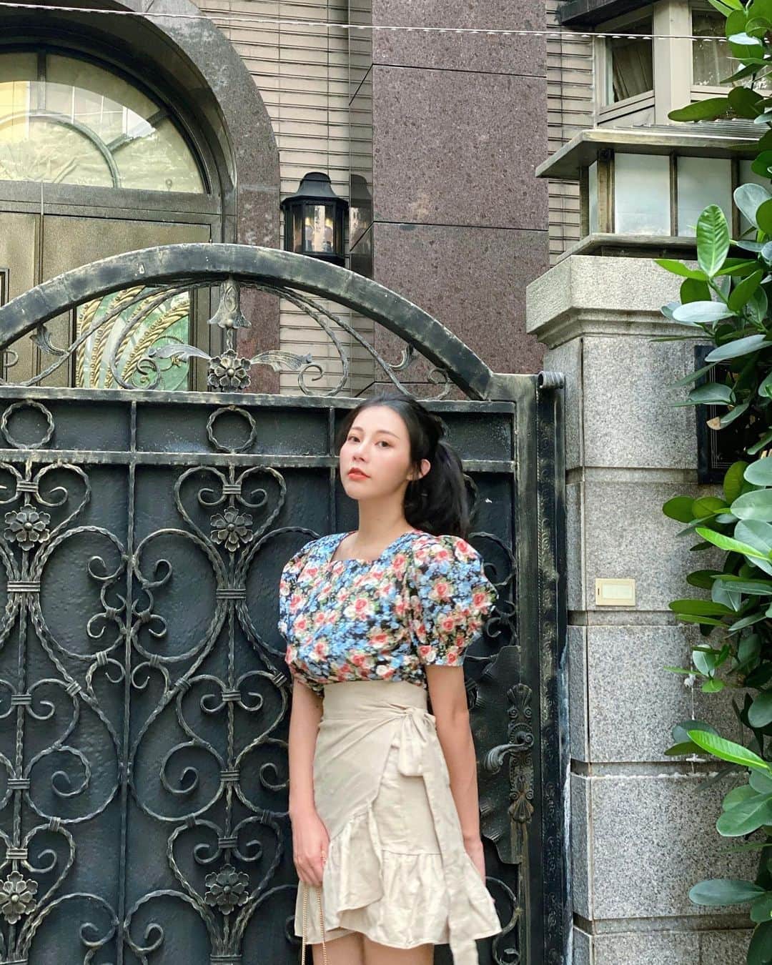 張香香のインスタグラム：「昨天跟今早9要衝澎湖的朋友吃飯 最後莫名奇妙變成我也要跟上了😂 所以現在人剛到澎湖在轉車的我來發個昨天穿的歐膩風穿搭🤣 👗/ @koreasister.official」