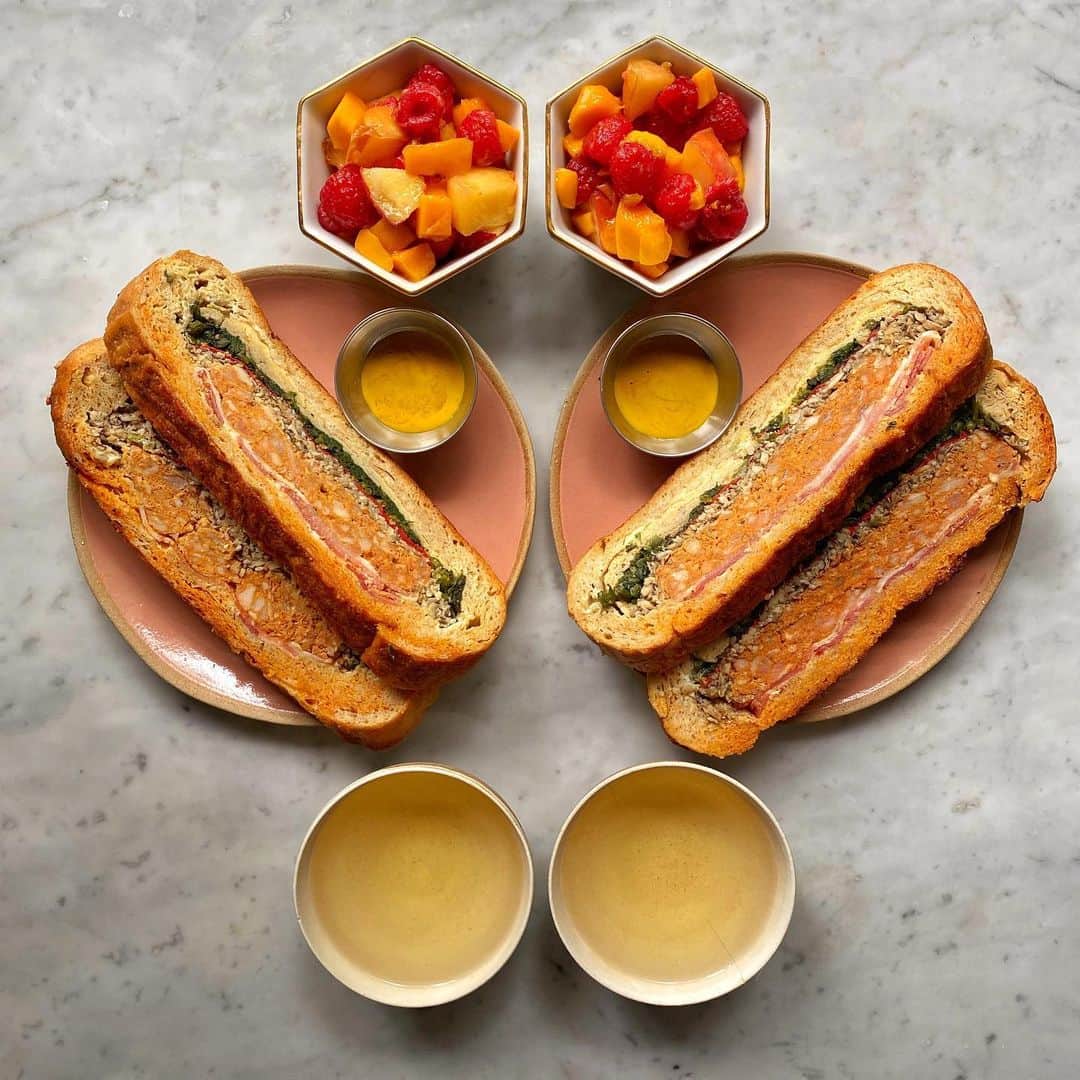 Symmetry Breakfastのインスタグラム：「Shooter’s Sandwich, breakfastised, traditionally, it’s a compressed sandwich with steak, invented during Edwardian England to make a sandwich that could be portable without being damaged. You hollow out a loaf and fill it up, I have egg omelette, a mushroom duxelle, red peppers, garlic spinach, bacon and chorizo sausage, the whole thing is wrapped up and compressed with a stack of books for a day 🥪📚 The recipe is part of my collaboration with @sidechef Premium and the winners to last weeks competition will be announced this Tuesday 7th July 🎉 #symmetrybreakfast」