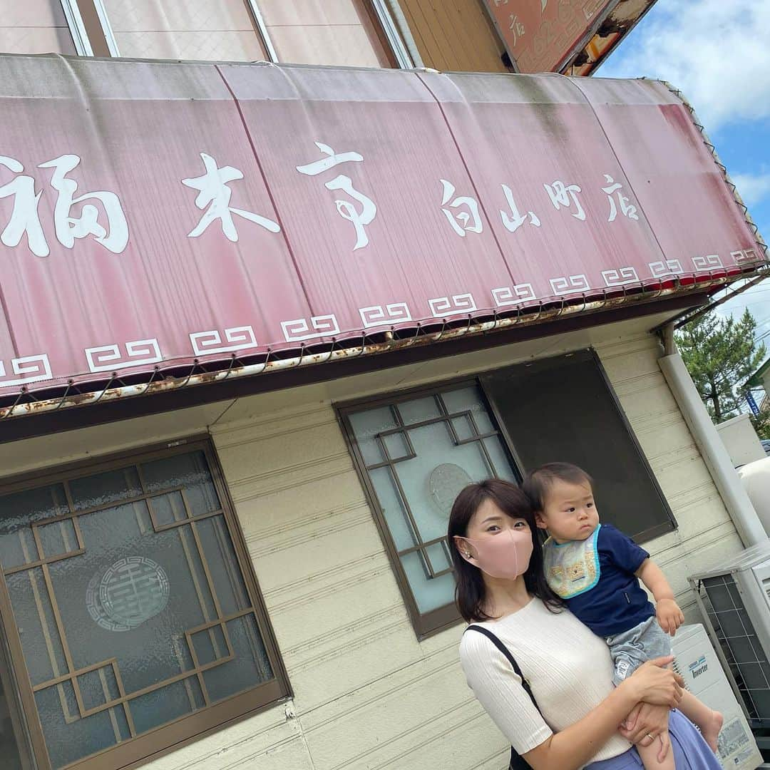 今井美穂さんのインスタグラム写真 - (今井美穂Instagram)「お久しぶりの背脂醤油ラーメン😁﻿ ﻿ 初めましての福来亭さん✨﻿ ﻿ 背脂の甘みと爽やかな玉ねぎ﻿ 極太の麺に濃厚な醤油スープが絡んで﻿ たまりませんね😍﻿ ﻿ おかわり玉ねぎ嬉しいサービス💕笑﻿ ﻿ リップグロスがいらないくらい﻿ 唇てっかてかです(笑)﻿ ﻿ お腹を満たして﻿ ストックバスターズでフライパン購入✨﻿ ﻿ 研いでもらった包丁も無事に受け取り﻿ キッチンに立つのが楽しくなりそう😊﻿ ﻿ #燕三条旅﻿ #新潟ラーメン﻿ #背脂醤油ラーメン﻿ #福来亭﻿ #ストックバスターズ﻿」7月5日 12時38分 - imaimiho1209