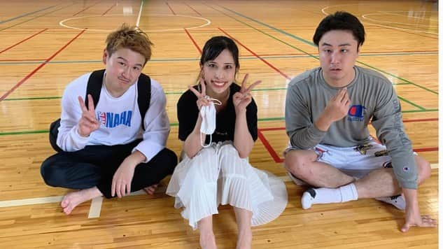 七尾カンナのインスタグラム：「. . 初コラボさせていただいたバスケYouTuberの早朝シューティング部さん🏀✨ . 今回こんなご縁をいただいて本当に恐縮です🥺有難うございます！って感じでした🥺💕 . 早朝さんのチャンネルに上がってる動画は、我ながらめちゃめちゃ自分やばいやつやなって思いました😂 そしてシューティングしてる時「あぁ！」とかめちゃめちゃ独り言言ってて恥ずかしかったです。笑 ピンマイクの存在普通に忘れててめちゃめちゃ拾われてた。笑 . そしてわたしのチャンネルの方に上がっている動画の企画【きゅんきゅんさせるバスケシーン】は、実は一度撮影して動画を確認したら保存できてなかったから再撮影させていただいた動画なんです😂😭💞 . 保存できてなかったとか完全にわたしのミスなのに、もう一度撮らせて下さいってお願いしたら、全然良いですよ〜！ってほんとにお優しく対応して下さいました😭 . めちゃめちゃ楽しい撮影でまたぜひコラボさせていただきたいです😌💕 . YouTubeのチャンネル登録、高評価👍🏻、コメントもぜひぜひよろしくお願いします😌💕 . 今日もお仕事がんばろお〜！ . . . . . . . . . . . #早朝シューティング部 さん #youtube #バスケ #バスケ女子 #フォローミー」