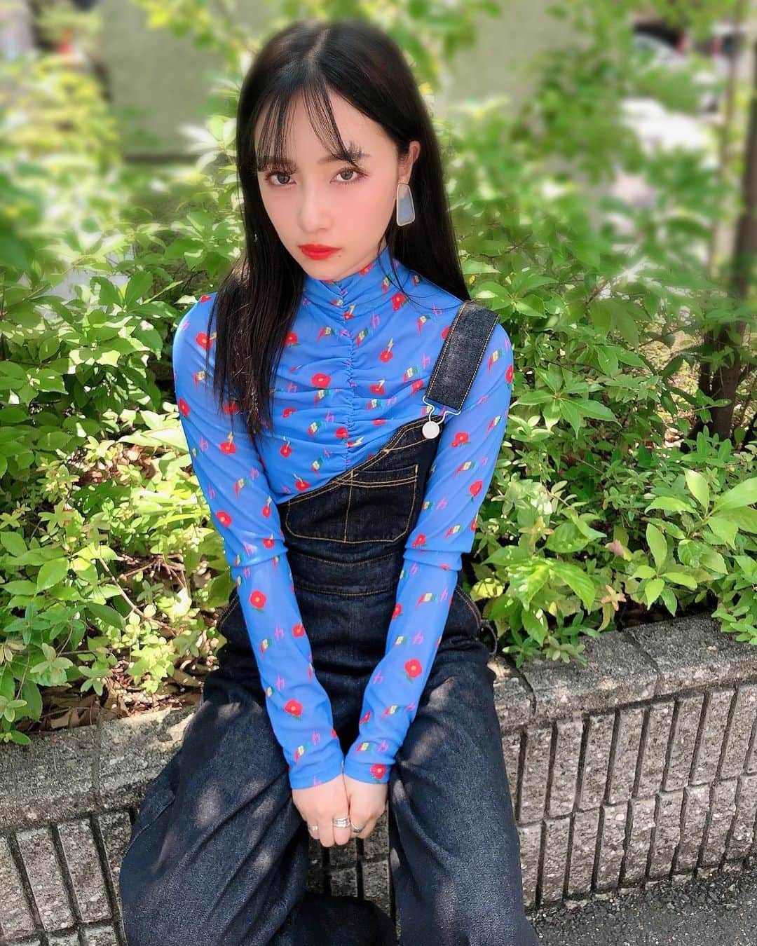 村瀬紗英さんのインスタグラム写真 - (村瀬紗英Instagram)「#dailylook﻿ ﻿ 春から完全に着るタイミングを﻿ 逃していたoverall🤡💙遂﻿ ワンショルダーで、かわいい^_^﻿ ﻿ 今日もお話し会よろしくです:)」7月5日 13時02分 - saepiiii.m