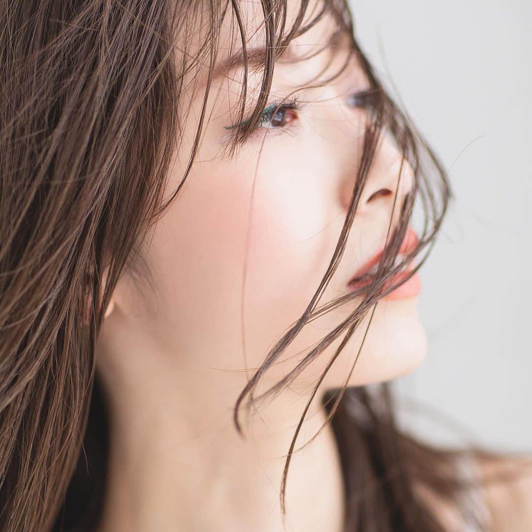 のインスタグラム：「. 📷 THE WORKS model:ayana hairmake:miyagaki.y photograph&artwork:rt8 .   #best_photogram #bestphotogram_portraits #beautiful #model #fashion #japan_photo_now #portrait_perfection #IGersJP #サロモ #関西モデル #ヘアメイク #撮影依頼募集中 #モデル #撮影 #ポートレート #カメラ #写真撮ってる人と繋がりたい #写真好きな人と繋がりたい #モデル募集 #ポートレート部 #東京カメラ部 #ポートレート女子 #被写体 #ポトレ #京都 #ファインダー越しの私の世界 #作品撮り #関西写真部 #モデルさんと繋がりたい #ポートレートしま専科」