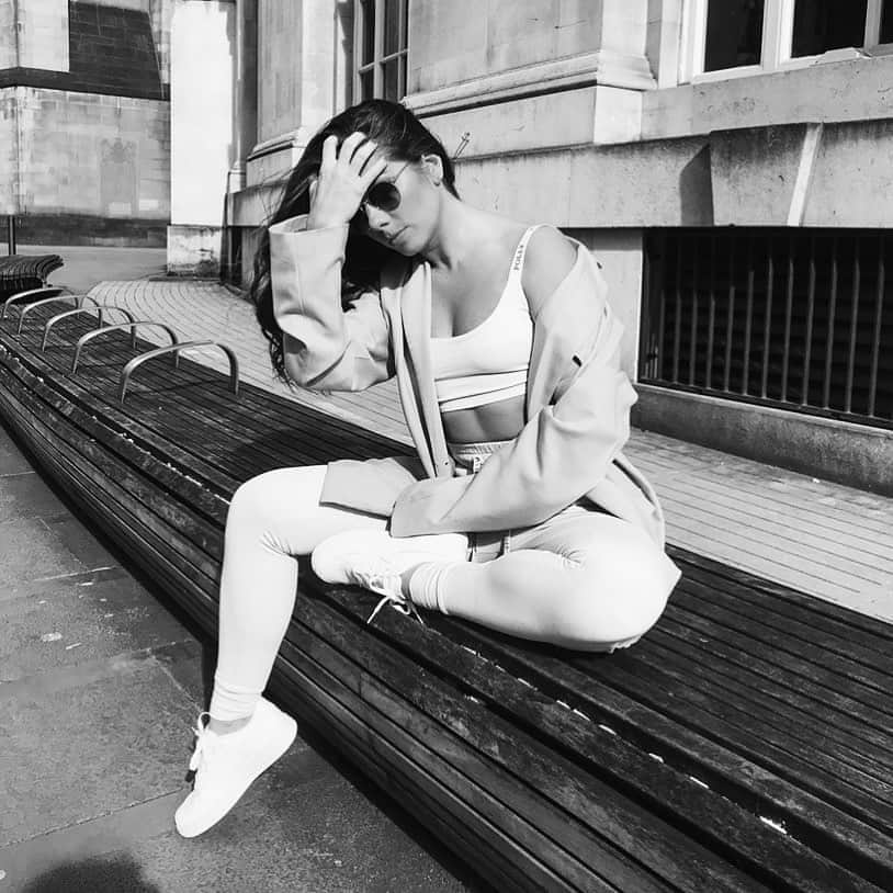 ニッキー・サンダーソンのインスタグラム：「Grey Days 🌫」