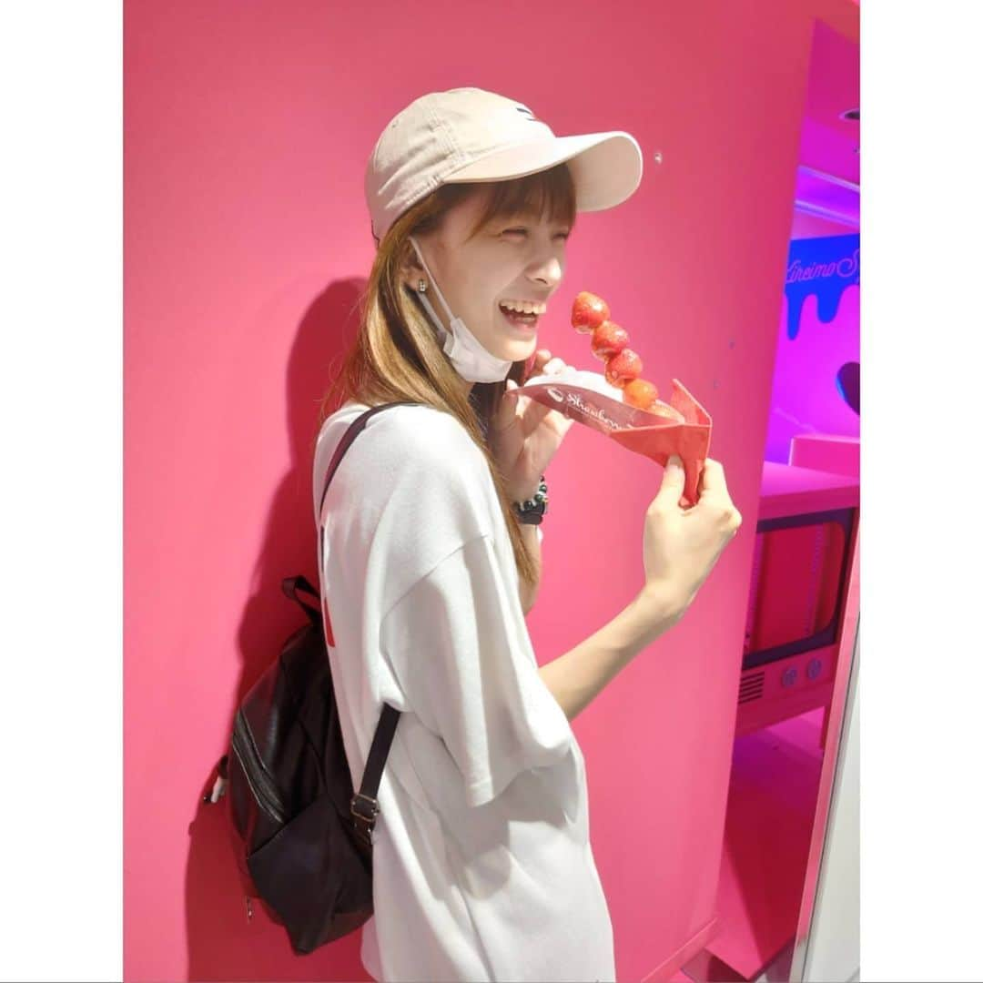 後藤萌咲さんのインスタグラム写真 - (後藤萌咲Instagram)「ﾟ・*.｡. いちご飴食べた🍓 みんな体調には気をつけてね。 . @keatc_official  #笑顔が一番 #☺️ #韓国ファッション #リュック  #夏コーデ #お出かけ  #彼女とデートなうに使っていいよ」7月5日 22時58分 - moe_goto0520