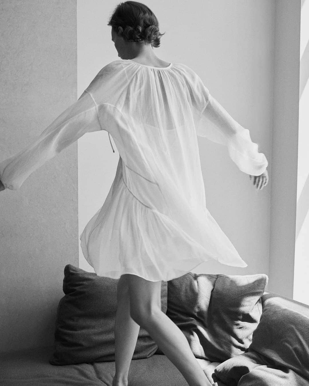 ラグ&ボーンのインスタグラム：「The Melody Dress - wear it to the beach, to the grocery store, or to bed.」