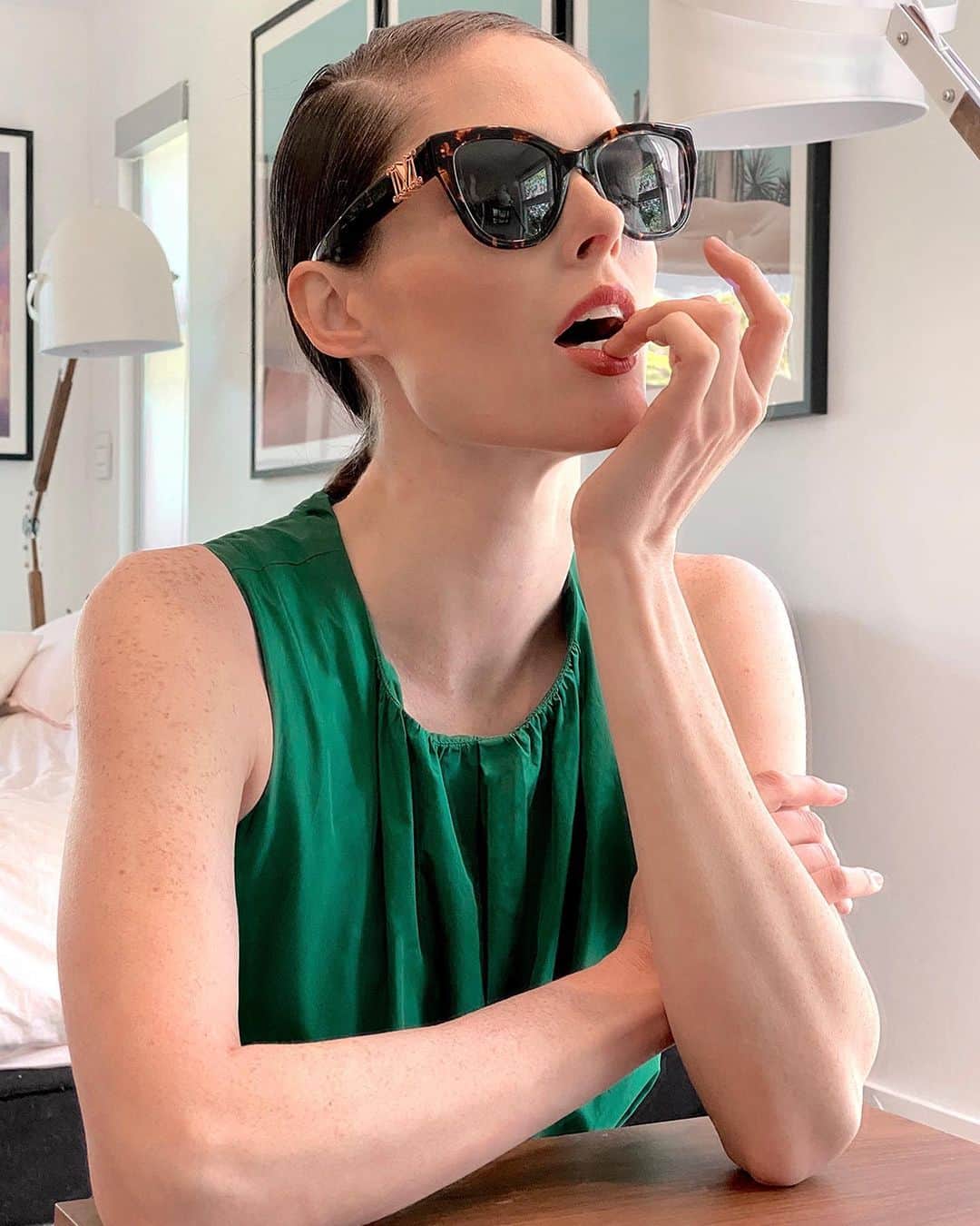 ココ・ロシャさんのインスタグラム写真 - (ココ・ロシャInstagram)「Mirror, mirror on the mall, my style is... modern, structured and bold, just like these @maxmara sunglasses I wore for a "home sweet home" fashion shoot made with Harpers Bazaar and Elle!   #HarpersBazaarForMaxMara #ElleForMaxMara #MaxMaraEyewear #MaxMaraWomen #MaxMara #ad」7月5日 23時10分 - cocorocha