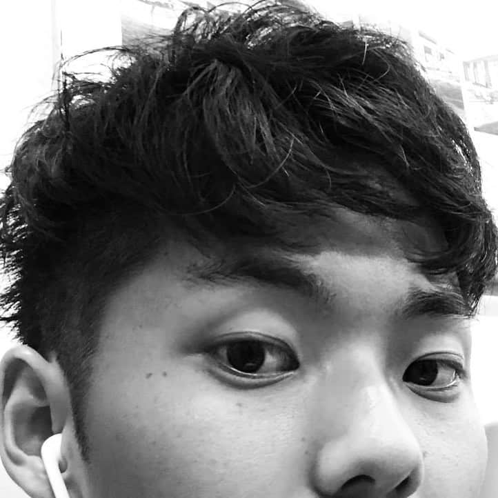 のインスタグラム：「一昨日ベリーショートにしました💈  #くるくるにハマってた３年前」
