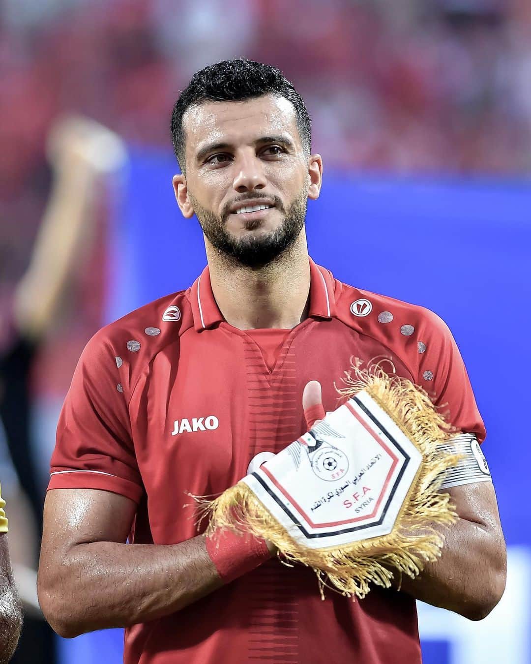 オマル・アッ＝ソーマのインスタグラム：「جائزة افضل لاعب كرة قدم في سوريا لعام 2019 في استفتاء لجنة الصحفيين الرياضيين 🙏🏼」
