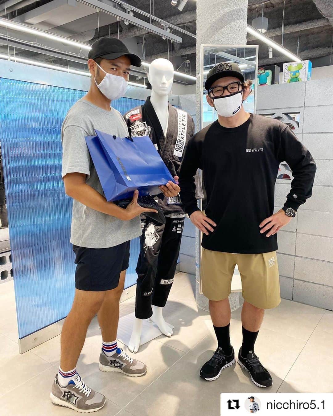 宇野薫のインスタグラム：「ニッチローさん 久しぶりにお会いできて嬉しかったです！ありがとうございました。  #Repost @nicchiro5.1 with @get_repost ・・・ お久しぶりの宇野薫さん！  宇野さんのアパレルブランド【ONEHUNDRED ATHLETIC】のポップアップストアーへ！  格闘技している時とは違う柔らか過ぎる宇野さんに癒された〜  #宇野薫　さん #総合格闘家  #総合格闘技 #ワンハンドレッドアスレチック  #onehundredathletic」