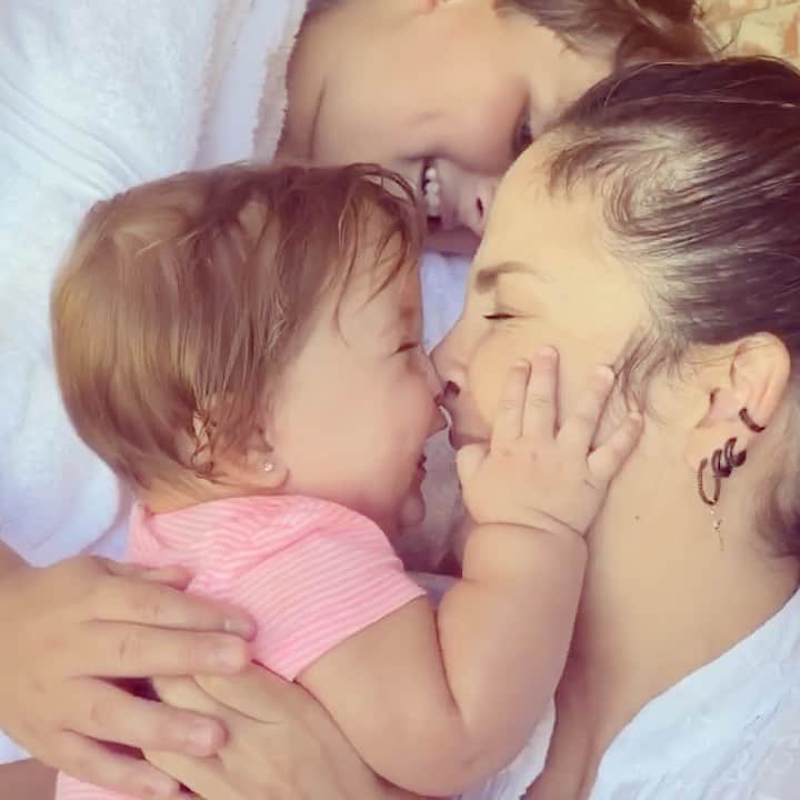 Claudia Leitteのインスタグラム：「Dia da Farra e Do Beijo」