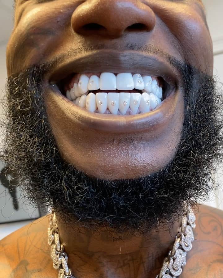 グッチ・メインのインスタグラム：「A quarter Milly in GuWop grilly 🥶💎💰」