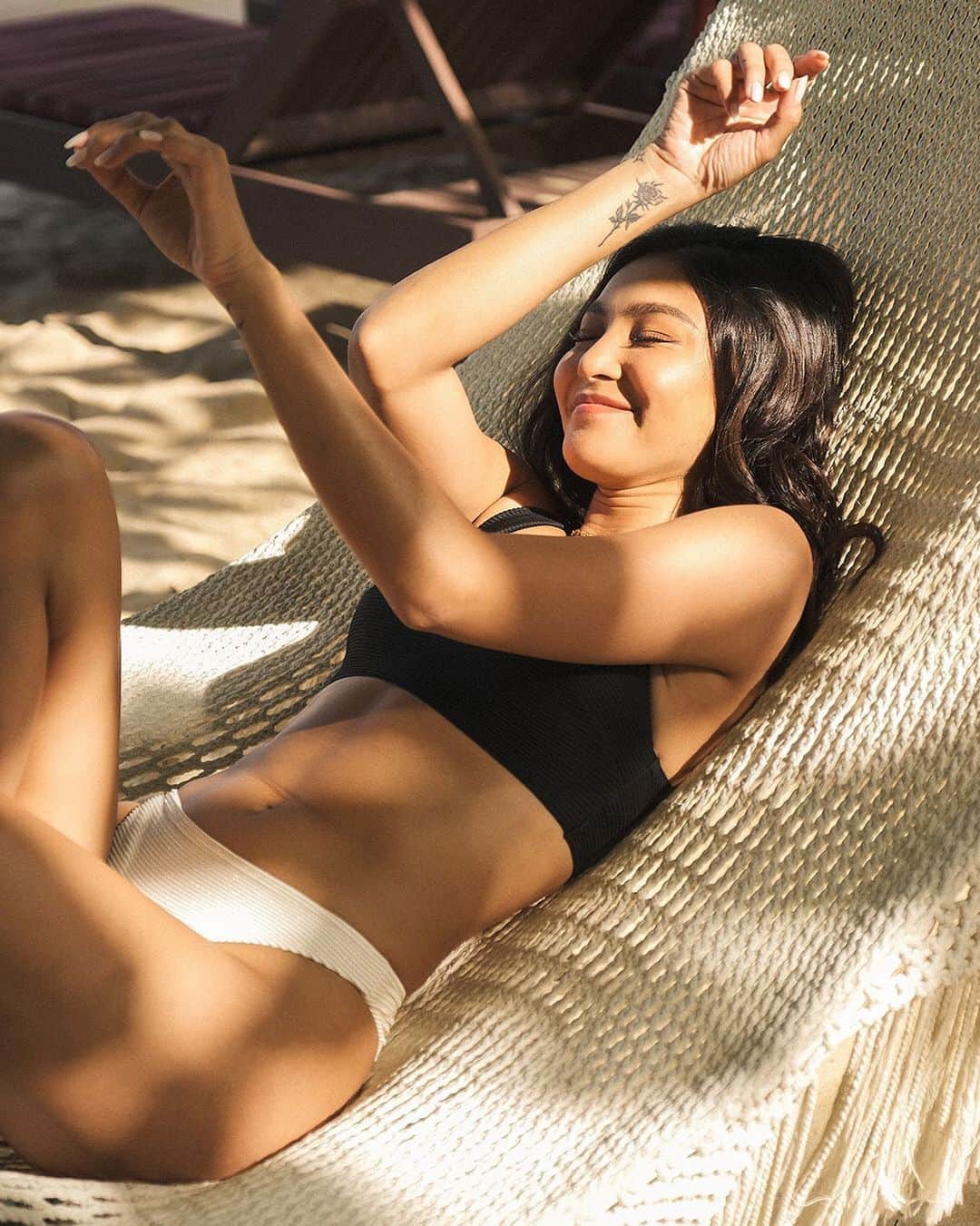 H&Mさんのインスタグラム写真 - (H&MInstagram)「@nadine (and her bikini) is in total harmony with the hammock. #HM #HMxME」7月6日 0時06分 - hm