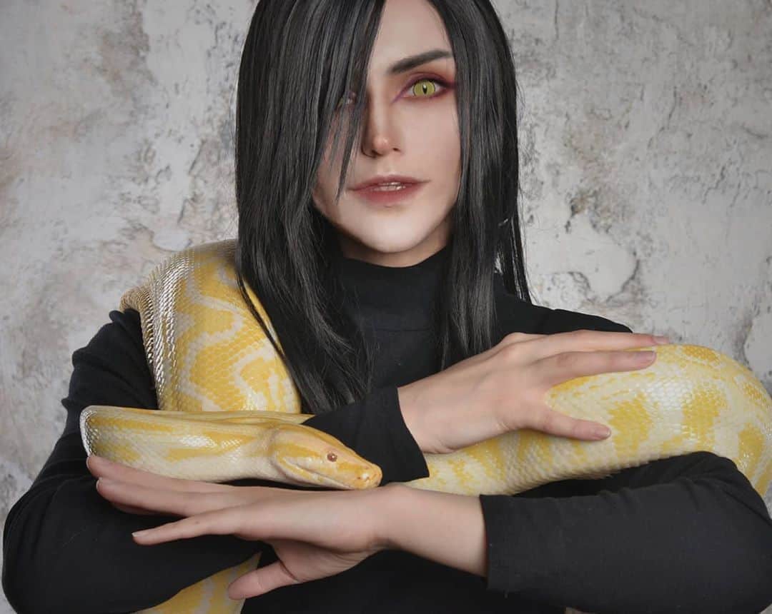 Gesha Petrovichのインスタグラム：「Who your fav from  Naruto? 🤔 I like shikamaru, gaara, naruto  OROCHIMARU / 大蛇丸 NARUTO / ナルト Ph @kira_rayne.ph Wig @geshacos 🐍🐍🐍🐍 Subscribe on P❤️treon for more 😏」