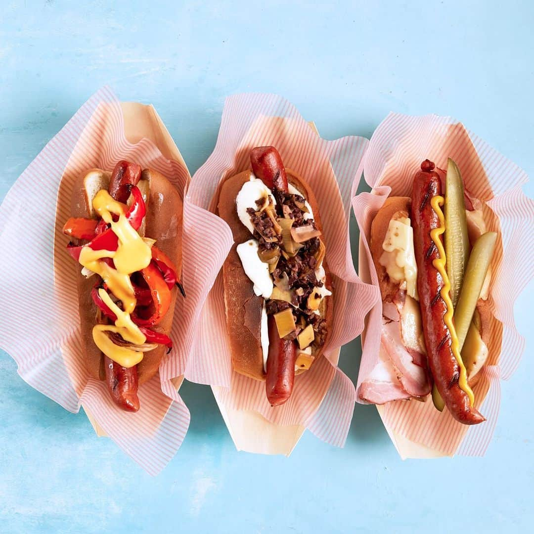 マーサ・スチュワートさんのインスタグラム写真 - (マーサ・スチュワートInstagram)「This tasty trio of hot dogs riffs on iconic regional favorites from Philadelphia, New Orleans, and Miami, each has all the key fixings. Grill a batch until charred, finish them off with your pick of Philly cheesesteak, muffaletta, or Cubano toppings, and send your ketchup on vacation. Grab the full recipe at the link in bio or pick up a copy of our July/August issue on newsstands or online at @magazinedotstore and Apple News+). 📷: @kirstenrfrancis recipe + food styling by: @flossylucille prop styling by: @lornaaragon」7月6日 0時16分 - marthastewart