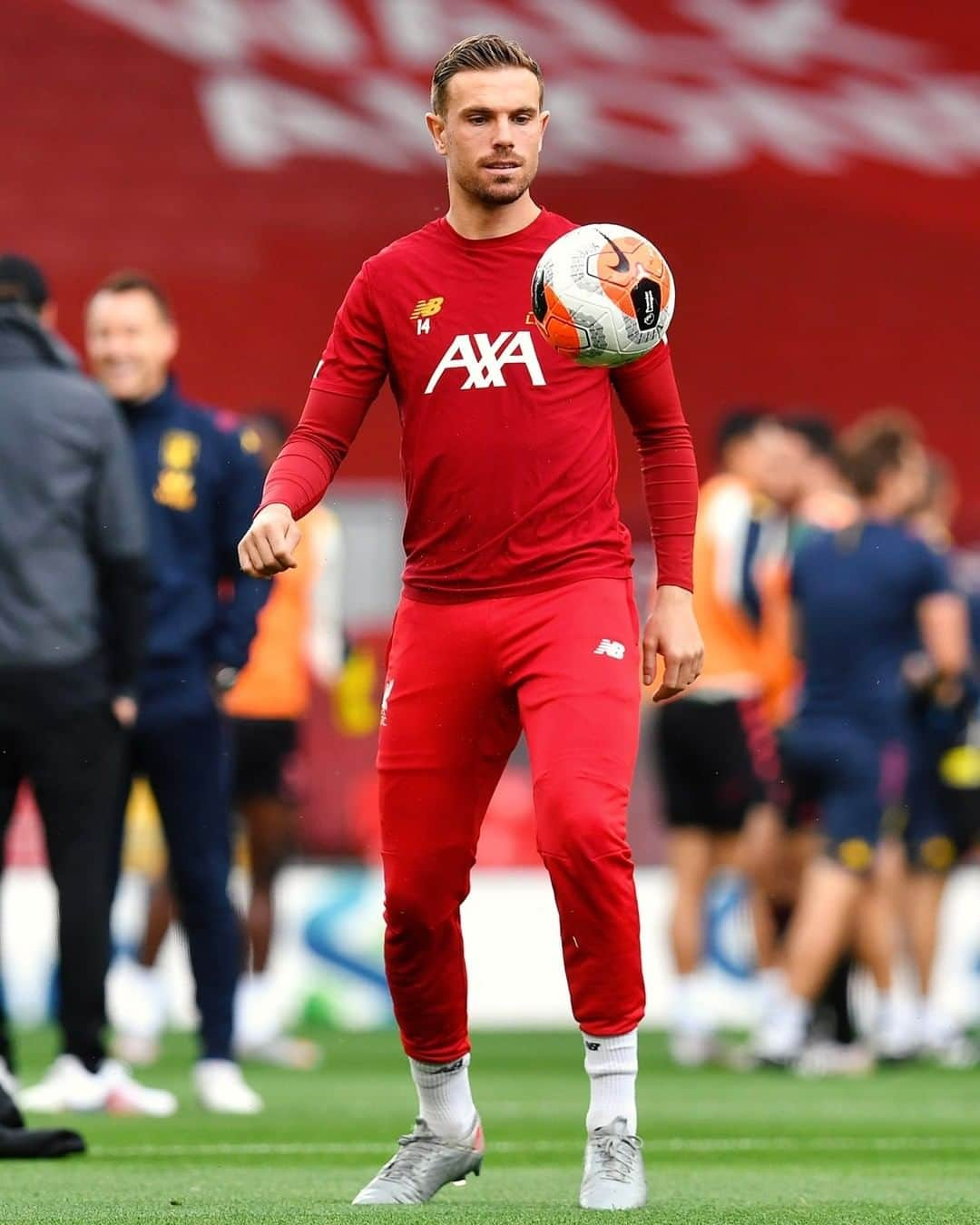 リヴァプールFCさんのインスタグラム写真 - (リヴァプールFCInstagram)「Warm-up time for the lads 💪🤩 #LFC #LiverpoolFC #Liverpool #Anfield #LIVAVL #StaySafe」7月6日 0時13分 - liverpoolfc