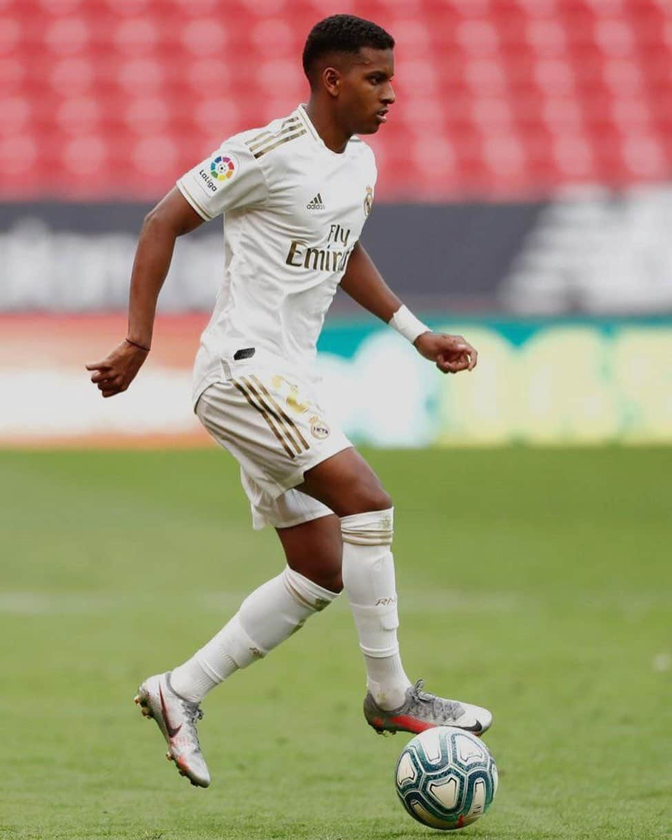 ロドリゴ・ゴエスさんのインスタグラム写真 - (ロドリゴ・ゴエスInstagram)「Queda poco... 💭🙏🏾⚽️ #HalaMadrid」7月6日 0時14分 - rodrygogoes