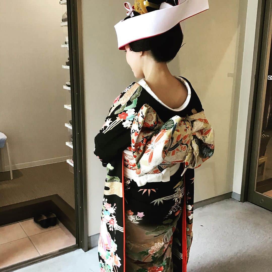 金沢着物レンタルshop心結〜kokoyui〜さんのインスタグラム写真 - (金沢着物レンタルshop心結〜kokoyui〜Instagram)「心結から花嫁御寮が出発しました💕✨ 美しい✨ おめでとうございます㊗️🎊🍾 .  。 。  #金沢観光 #金沢着物 #金沢ランチ #金沢グルメ #撮影 #兼六園 #東茶屋街 #21世紀美術館 #着物ヘア #ヘアセット #和服 #着物 #レトロ着物 #アンティーク着物 #着物女子 #着物コーディネート#きもの  #kimono #kimonorental #kimonostyle #kimonogirl #japanesekimono #和服體驗  -----*----*------*-----*----*-------- @kokoyui_kimono  ⚫︎金沢駅前 着物レンタル心結(ここゆい)  ⚫︎営業時間 : 9:00〜18:00 ⚫︎address : 金沢市本町1-3-39 ⚫︎tell : 076-221-7799 ⚫︎金沢駅から徒歩5分  ⚫︎コインパーキング補助  @kokoyui_furisode #成人式 #卒業式 #振袖 #結婚式 @kokoyui753 #お宮参り#七五三」7月5日 15時21分 - kokoyui_kimono