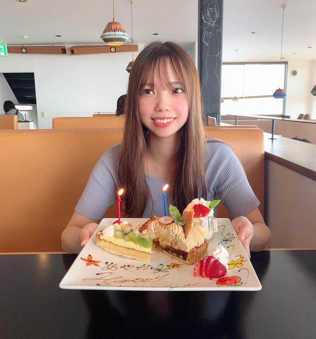 漆畑瑠菜のインスタグラム：「可愛いあやかちゃん❤ お誕生日おめでとうね🎂 ・ #静岡#静岡カフェ#おしゃれカフェ#サプライズ #バースデープレート#タルトケーキ#lunch#thisiscafe」