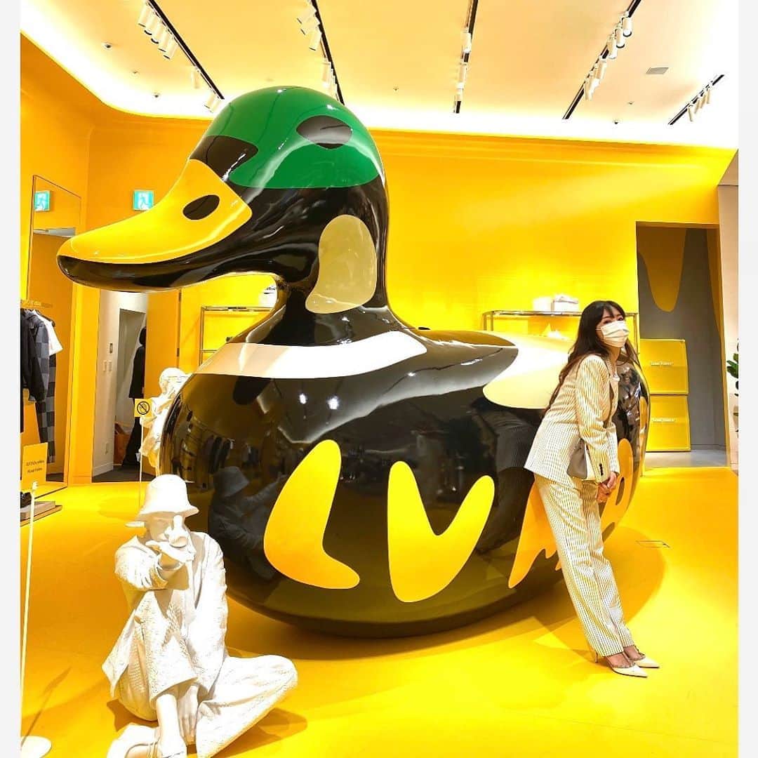 mycoのインスタグラム：「内覧会にご招待して頂き行って﻿ きました！7月28日にグランド﻿ オープンする世界初の﻿ LOUIS VUITTONの﻿ メンズフラッグシップストアが﻿ 宮下公園店！﻿ ﻿ 店内はNIGOさんとヴィトン﻿ のコラボで可愛かったー♡﻿ ﻿ 懐かしいな…﻿ NIGOさんに﻿ わたしのラジオ来てもらって﻿ お話したりAPEのニューヨーク店﻿ オープンに連れてってもらって﻿ ファレルとご飯食べたり…﻿ お兄ちゃんみたいな存在だったな。﻿ ﻿ あの時はNIGOさんとファレルが﻿ 凄い人だと知らなかったの（笑）﻿ ﻿ あーーー懐かしいな♡﻿ ﻿ ﻿ I got an invitation and had a chance ﻿ to visit the preliminary opening of ﻿ Louis Vuitton world's first men’s ﻿ flagship store!﻿ It’s grand opening will be on ﻿ July 28th.﻿ ﻿ The items collab with NIGO and ﻿ Louis Vuitton  were so lovely♡﻿ ﻿ ﻿ It brings me back memories of ﻿ the past.We talked a lot when ﻿ NIGO joined my radio program.﻿ He also took me to the opening of﻿ A BATHING APE NY store and ﻿ I had a chance to have a dinner ﻿ together with Pharrel  Williams.﻿ He was like a big brother to me.﻿ ﻿ At that time, I didn't realize that ﻿ NIGO and Pharrel were bigwigs!lol﻿ ﻿ I really miss those days♡」