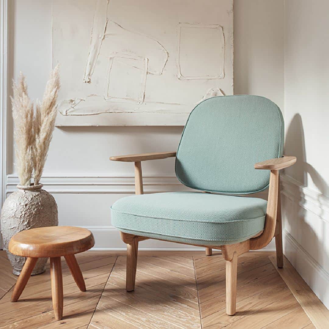 のインスタグラム：「We’re gifting a piece of extraordinary design to a newsletter subscriber - This month the prize is a Fred ™ lounge chair designed by Jaime Hayon. Sign up for the newsletter to qualify, if you haven't already. A link is in our bio.   Captured by @jgoodfoto and @fredrikkarlssoninteriors  #fritzhansen #fredloungechair #jaimehayon #chairs #designchair #프리츠한센  #フリッツハンセン」