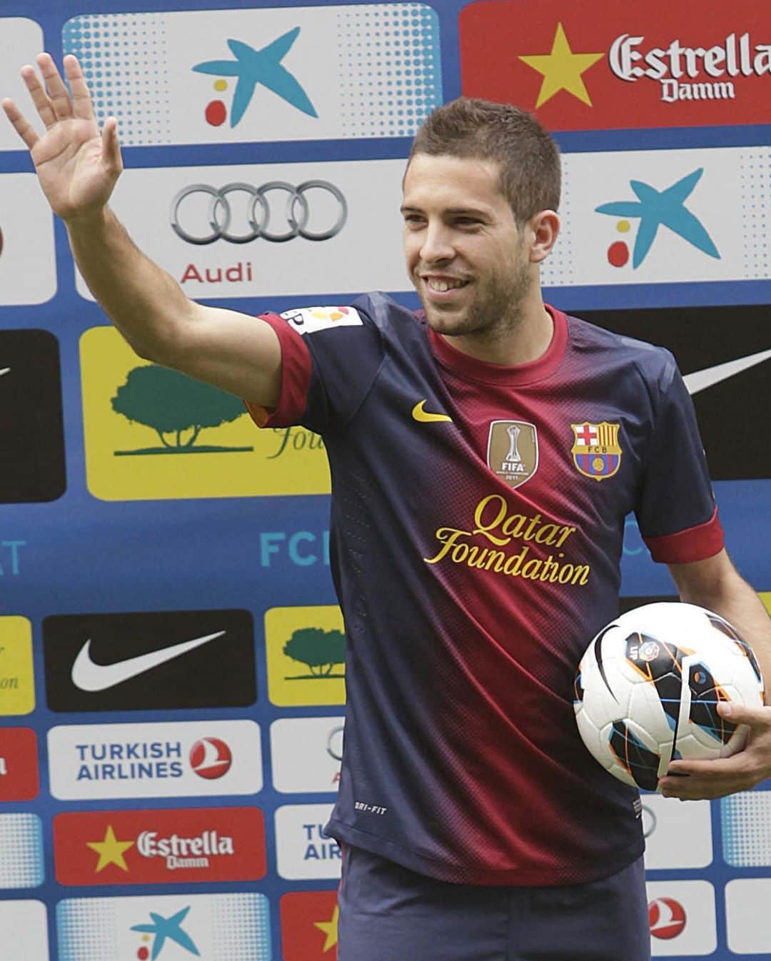 LFPさんのインスタグラム写真 - (LFPInstagram)「💙 05/07/2012 ❤️ 8️⃣ years ago, @jordialbaoficial was presented as a new @fcbarcelona player! 🔙 • Hace 8️⃣años, ¡Jordi Alba era presentado como nuevo jugador del FC Barcelona! 🔙 • #JordiAlba #OnThisDay #Barça #LaLigaSantander #LaLiga #LaLigaHistory」7月5日 16時01分 - laliga