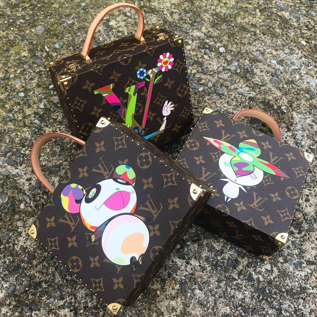 Vintage Brand Boutique AMOREさんのインスタグラム写真 - (Vintage Brand Boutique AMOREInstagram)「Louis Vuitton × Takashi Murakami jewelry boxes from 2004.  This item is only available at the store but we accept orders by DM.  AMORE meets LV x MURAKAMI  POPUP Store at AMORE Gentleman July 1st - 29th  Free Shipping Worldwide✈️ ≫ ≫ ≫✉️ info@amorevintagetokyo.com  #AMOREmeetsLVxMURAKAMI #村上隆 #ヴィンテージ #ルイヴィトン  #ヴィンテージルイヴィトン #ヴィンテージブランドブティック #アモーレ #アモーレトーキョー #表参道 #青山 #東京 #louisvuitton #takashimurakami #murakamitakashi #vintage #vintagelouisvuitton #louisvuittonvintage #amoretokyo  #amorevintage #vintageshop #amoregentlman #アモーレジェントルマン #popupstore」7月5日 16時01分 - amore_tokyo