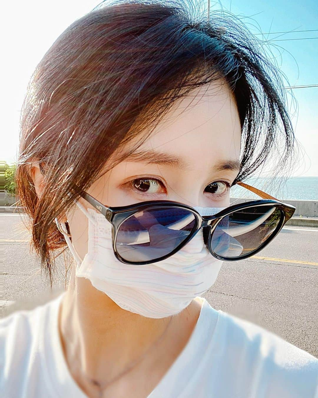 リンジさんのインスタグラム写真 - (リンジInstagram)「😷😎 😢 #mask#sunglasses#코로나19물러가라 요」7月5日 16時12分 - linzy_minji