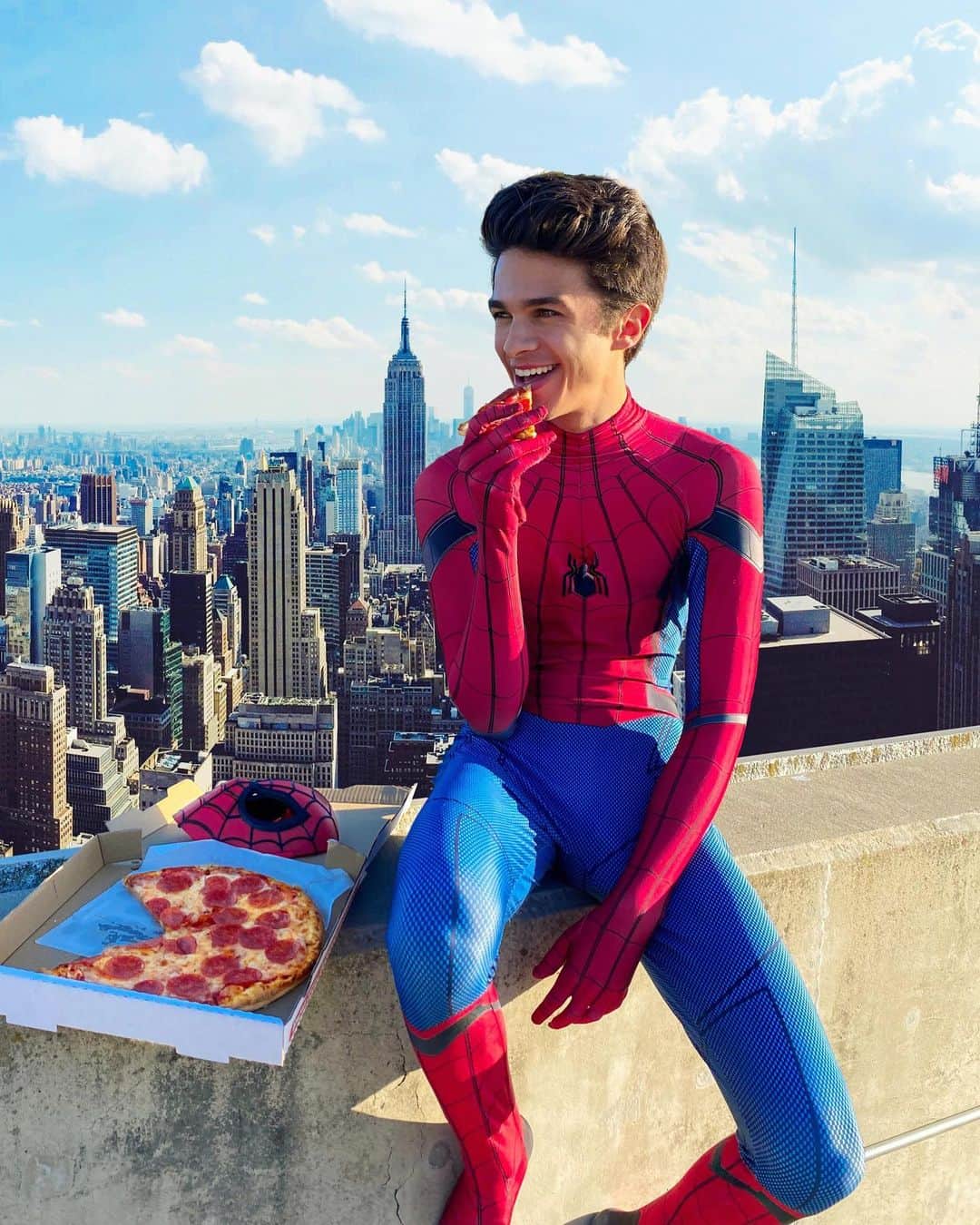 Brent Riveraのインスタグラム：「Taking a lunch break 🍕😊」
