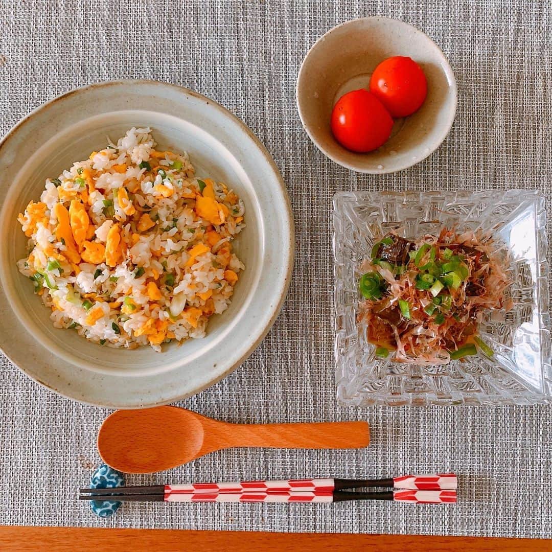 福圓美里のインスタグラム：「遅いお昼は しらす炒飯となすの煮浸し✨」