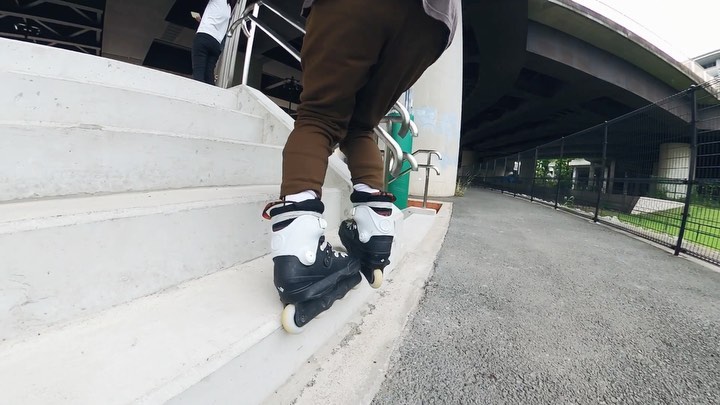 安床武士のインスタグラム：「Warm up trick🔥 🎥 @natsu.yasui . @usdskates  @goodskates_inc  @canamonroad_japan  @lzbn_official  @papasu1048  @goprojp  #usdskates #usdaeon #aeon72 #gopromax #goprojp #LZBN #rollerblading #inlineskate #インラインスケート #ローラーブレード #安床武士 #takeshiyasuyoko」