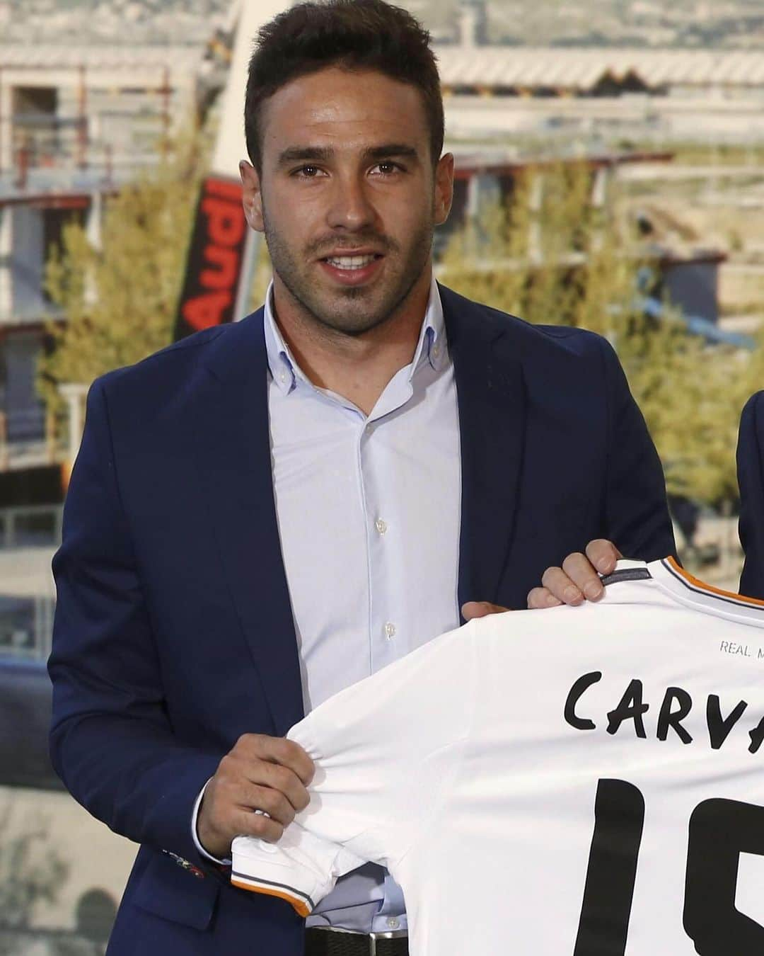 LFPさんのインスタグラム写真 - (LFPInstagram)「😄📸🤍🔙 #OnThisDay in 2013, @dani.carvajal.2 was unveiled as a new @realmadrid player!  • 😄📸🤍🔙 ¡Se cumplen 7️⃣ años de la presentación de Carvajal con el Real Madrid!  • #Carvajal #RealMadrid #LaLigaSantander #LaLiga #LaLigaHistory」7月5日 17時01分 - laliga