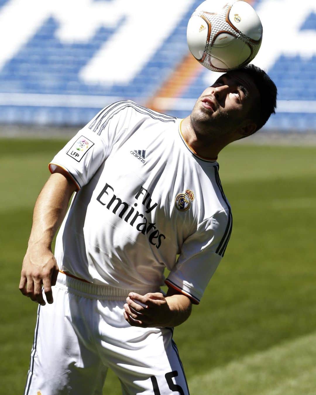 LFPさんのインスタグラム写真 - (LFPInstagram)「😄📸🤍🔙 #OnThisDay in 2013, @dani.carvajal.2 was unveiled as a new @realmadrid player!  • 😄📸🤍🔙 ¡Se cumplen 7️⃣ años de la presentación de Carvajal con el Real Madrid!  • #Carvajal #RealMadrid #LaLigaSantander #LaLiga #LaLigaHistory」7月5日 17時01分 - laliga