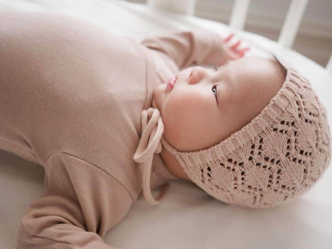 アン・カーティスのインスタグラム：「A lazy Sunday with my little doll, Dahlia Amélie 🌸」