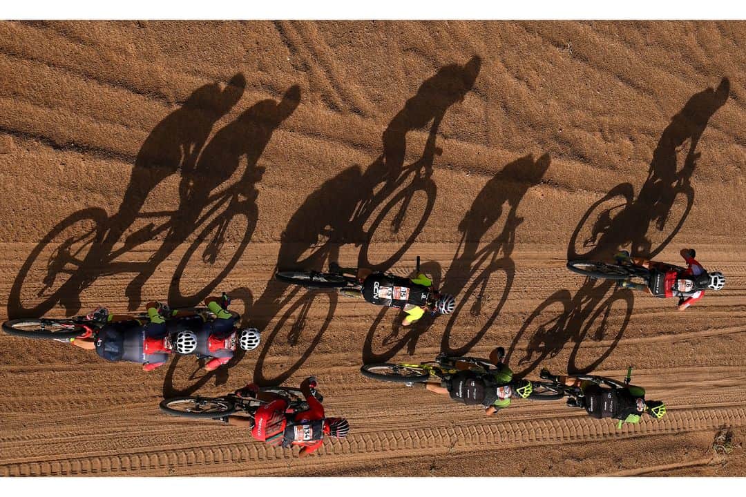 AFP通信さんのインスタグラム写真 - (AFP通信Instagram)「Congratulations to #AFP photographer @franck_fife who wins Istanbul Photo awards 2020 - Story Sports 3rd Prize.⁣ .⁣ The 14th edition of Titan Desert 2019 mountain biking stage  race.⁣ .⁣ #TitanDesert #TitanDesert2019」7月5日 17時10分 - afpphoto